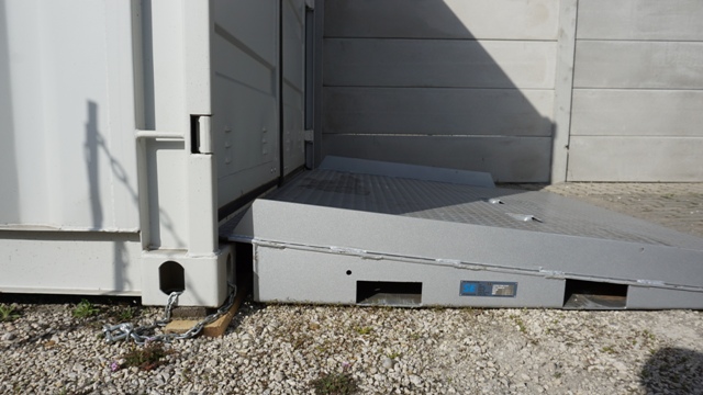 Kontener_beallo_rampa_8tonna (3).JPG